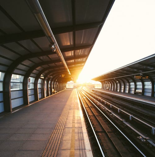 Leuven is makkelijk bereikbaar per trein vanuit alle Belgische en Europese steden. Vanuit het station sta je meteen in het centrum van de stad.